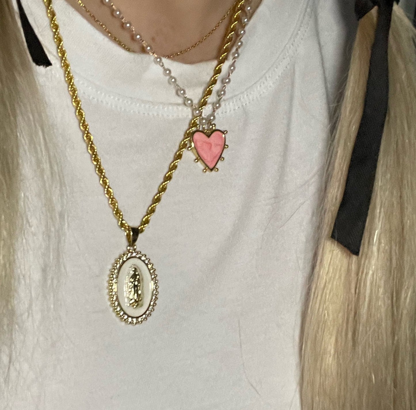 Mary pendant on 3mm rope chain (included)